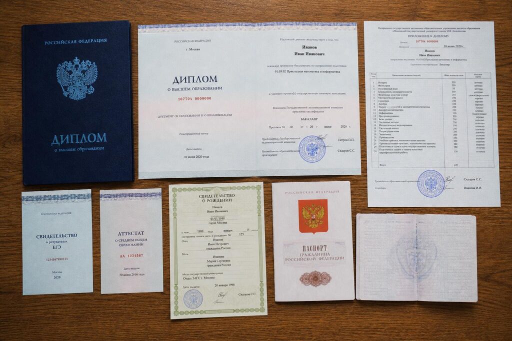 Диплом мало перевести: какие документы понадобятся вместе с ним для полного пакета